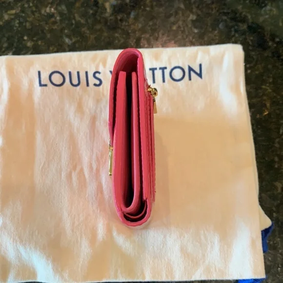 SOLD Louis Vuitton Vernis Koala Wallet - Picture 7 of 17